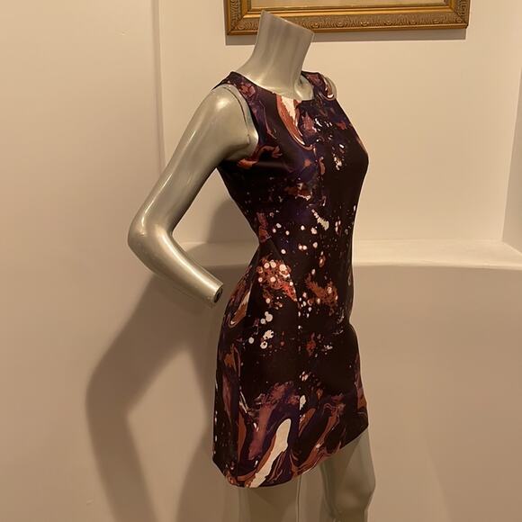 Karen Millen Abstract Print Sleeveless Mini Sheath Dress Purple  Size 4 New - Picture 5 of 16